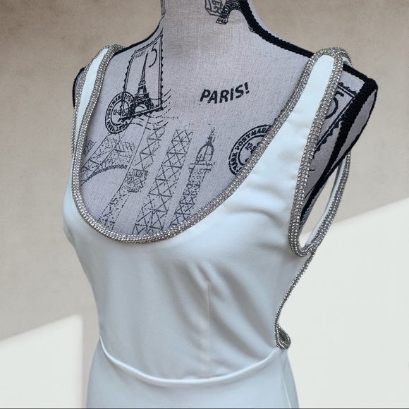 Plunging back white cocktail dress MEDIUM - Picture 4 of 11